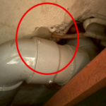 階上のトイレの配管周辺から漏水